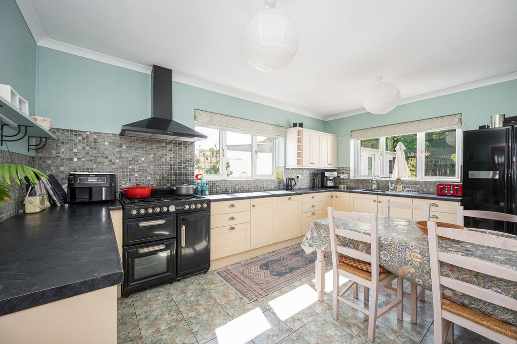 Kitchen- click for photo gallery